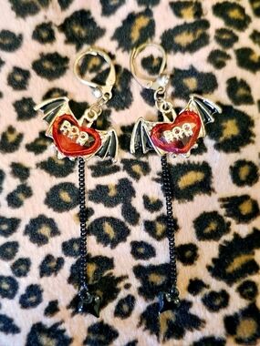 Vintage Betsey Johnson Pink & Gold Vampire Slayer Bat & Heart Earrings Boo